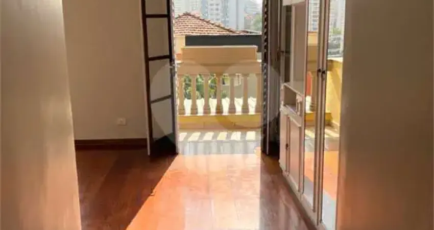 Casa com 3 quartos para alugar na Rua Francisco de Guerra, 4, Cambuci, São Paulo