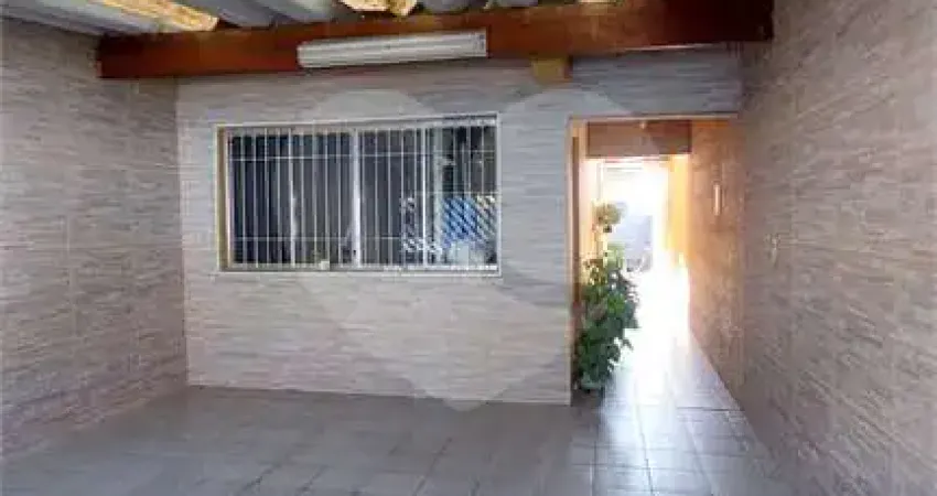 Casa à venda na Rua România, 345, Taboão, Diadema