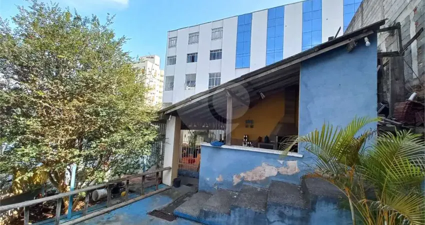 Terreno à venda na Praça dos Amores, 37, Jardim Monte Kemel, São Paulo