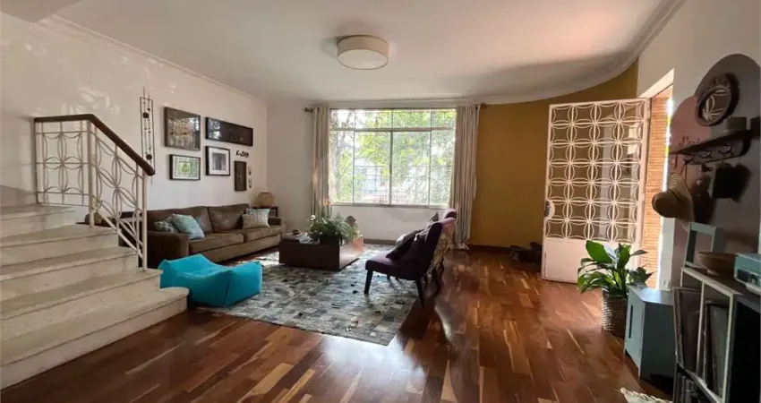 Casa com 4 quartos para alugar na Rua Ouvidor Portugal, 128, Vila Monumento, São Paulo