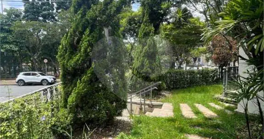 Casa com 2 quartos para alugar na Rua Safira, 9, Aclimação, São Paulo