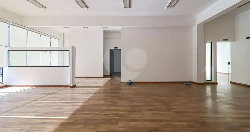 Prédio para alugar na Praça Whitaker Penteado, 183, Vila Guarani, São Paulo