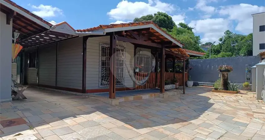 Casa com 5 quartos à venda na Rua Doutor Durval Villaca, 595, Jardim Villaça, São Roque