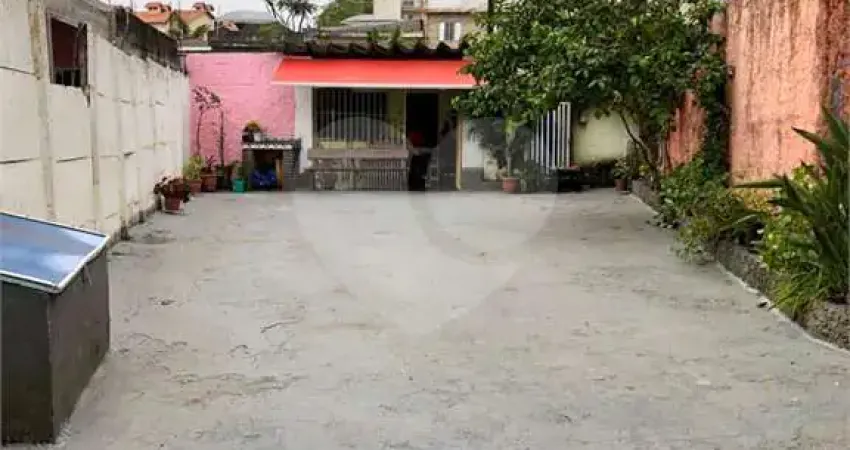 Casa com 4 quartos para alugar na Avenida Tarumã, 461, Vila Pierina, São Paulo