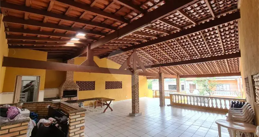 Casa com 3 quartos à venda na Rua Serra do Mar, 107, Três Montanhas, Osasco