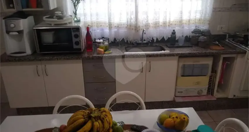 Casa com 3 quartos à venda na Rua Mantena, 69, Vila Nivi, São Paulo