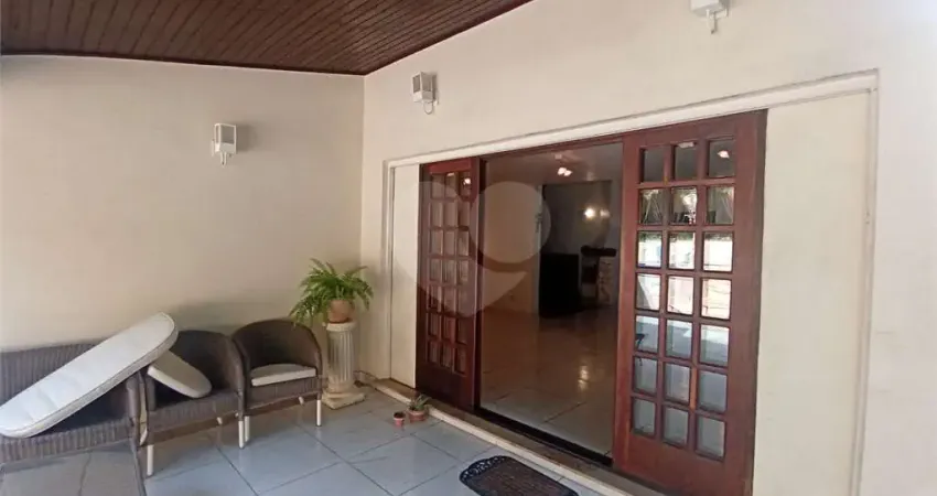 Casa com 4 quartos para alugar na Avenida Dona Cherubina Viana, 533, Vila Santo Antônio, Cotia