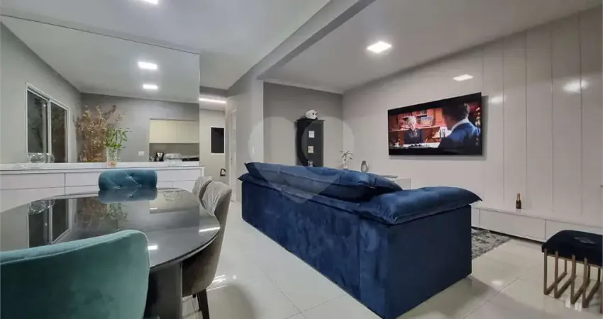 Casa com 3 quartos para alugar na Rua Dionísio Bizarro, 258, Umuarama, Osasco