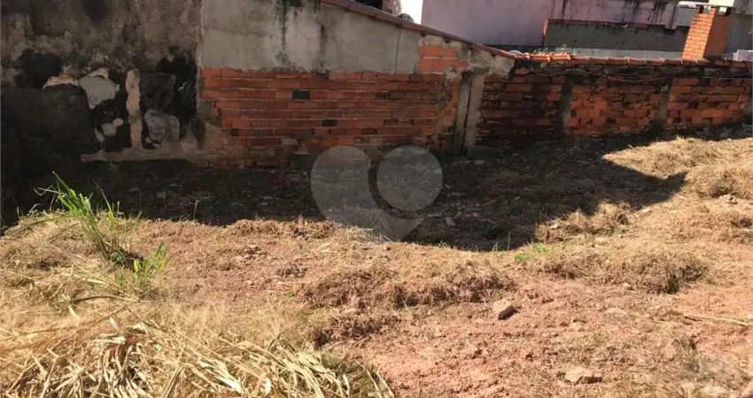 Terreno à venda na Rua Jandira Martins, 50, Vila Martins, Carapicuíba