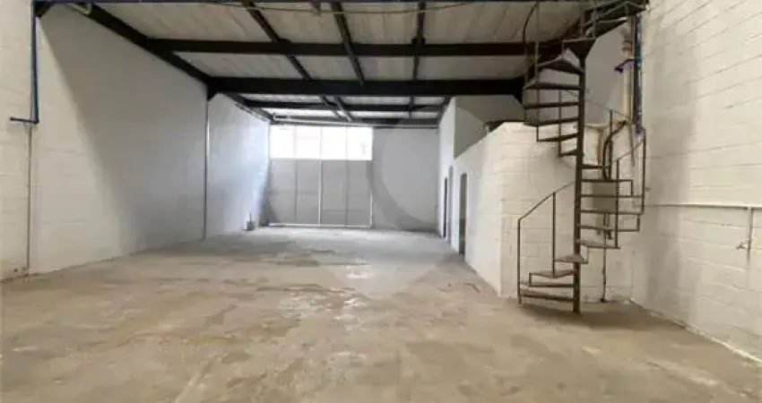 Barracão / Galpão / Depósito à venda na Rua Lauro Muller, 116, Vila Palmares, Santo André