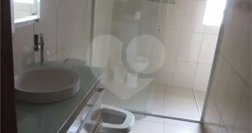 Casa com 3 quartos para alugar na Rua Frei Adriano Donado, 137, Jardim Pinheiros, São Paulo