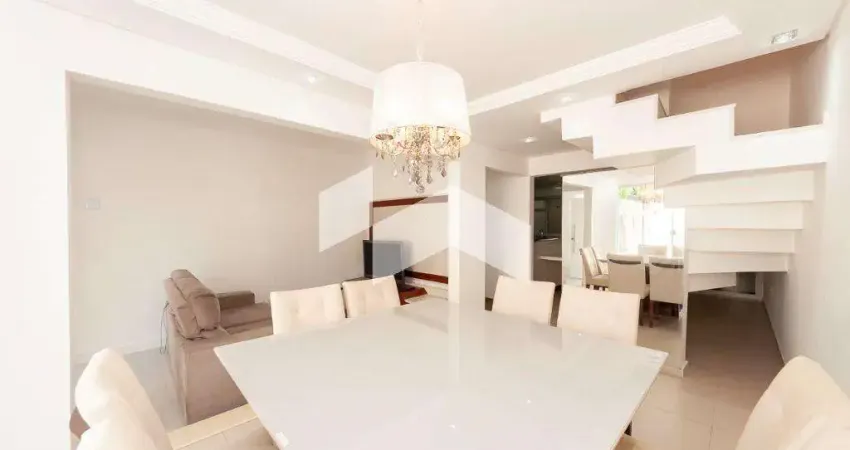 Casa de condomínio com 133 m², 3 quartos sendo 1 suíte para alugar no bairro parolin.