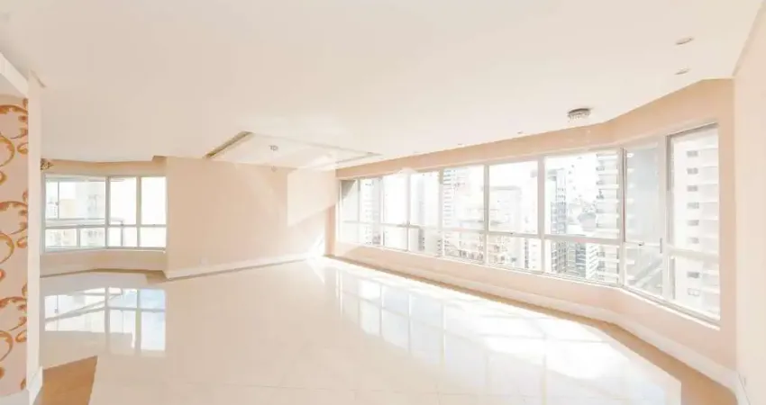 Apartamento com 284 m², 4 quartos sendo 3 suítes à venda no bairro Água Verde.