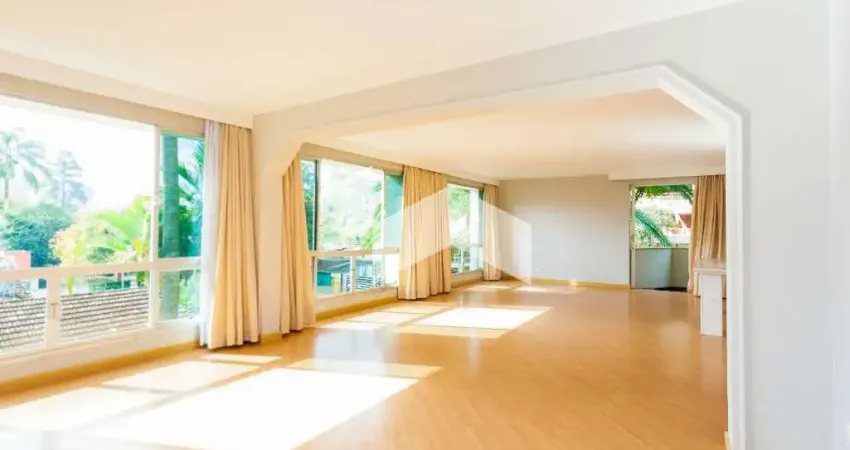 Apartamento com 272 m², 4 quartos sendo 1 suíte para alugar no bairro Cabral.