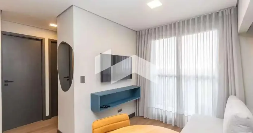 Apartamento com 36 m², 2 quartos para alugar no bairro água verde.