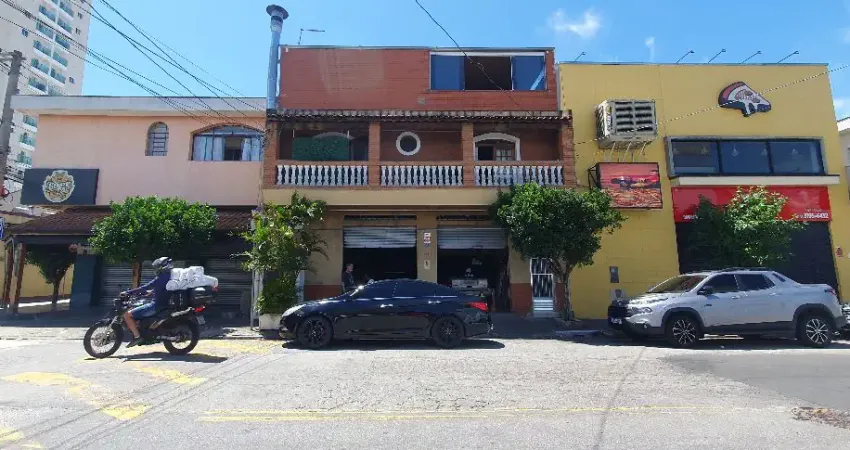 Casa Residencial com comércio embaixo