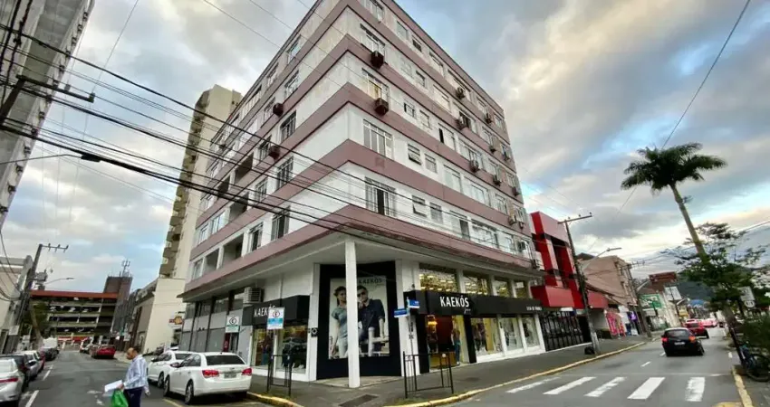 Apartamento com 5 quartos para alugar na Rua Quinze de Novembro, 702, Centro, Joinville