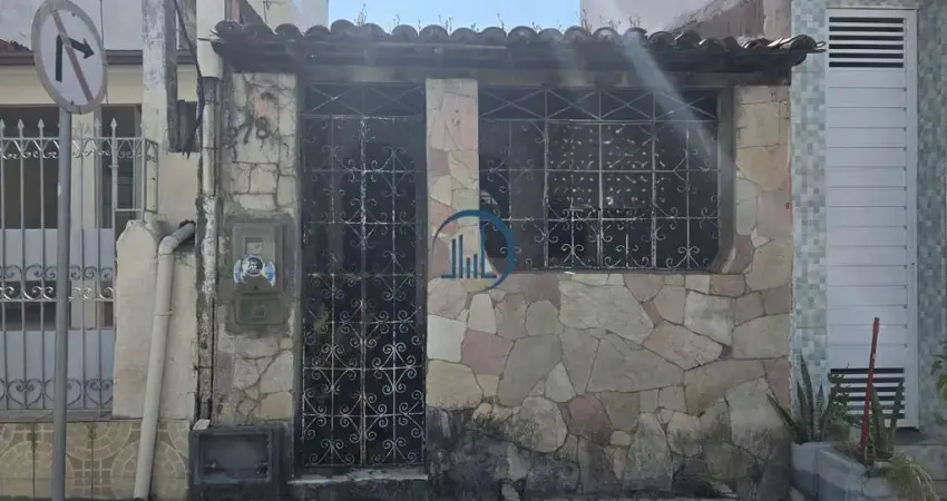 CASA Á VENDA NO CENTRO DE ALAGOINHAS - PERFEITA PARA MORAR OU EMPREENDER