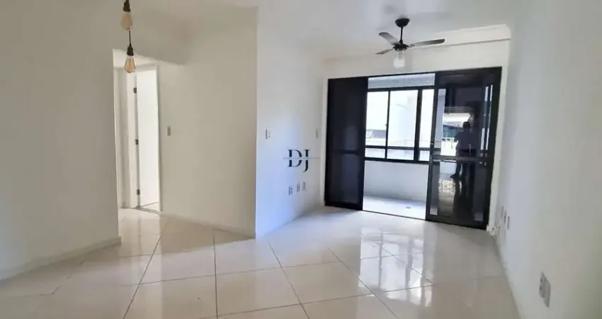 Apartamento 3 quartos com suíte e varanda à venda no costa azul.