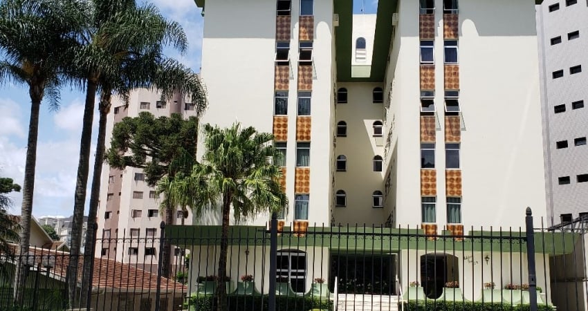 Apartamento reformado à venda no Bigorrilho
