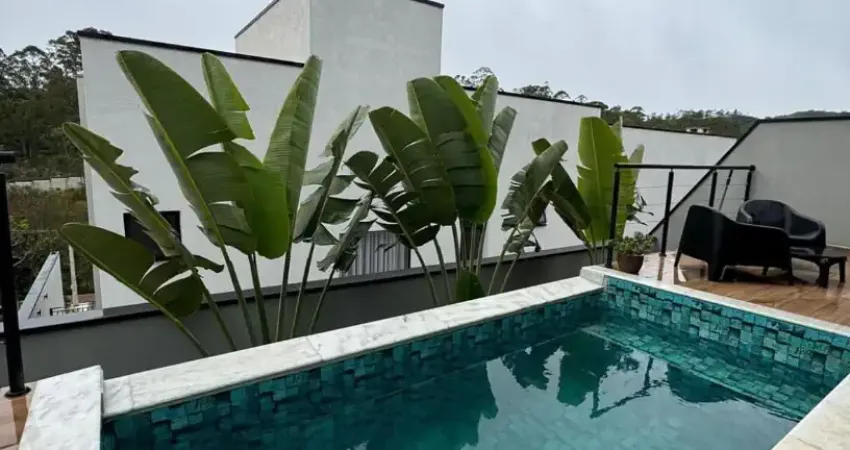 Imóvel em condomínio fechado com vista esplêndida para a mata