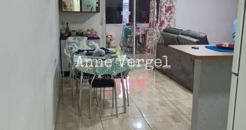 Casa com 2 pavimentos à venda no Bairro Jardim Carapicuíba em Carapicuíba com 115m² próximo à Estação e Terminal Carapicuíba