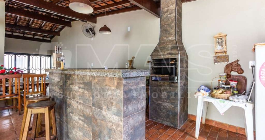 Casa à venda, 253 m² por R$ 600.000,00 - Jockey Club - Barretos/SP