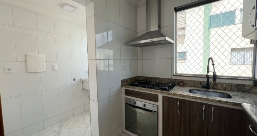 Apartamento 03 quartos, suite, 2 vagas e armários no Bairro Sta Terezinha/BH