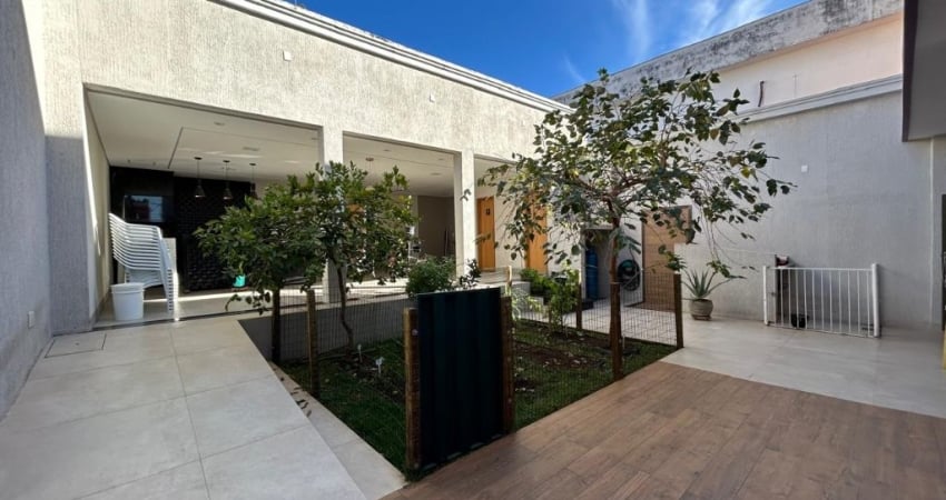 Casa 04 quartos, 03 suites , area gourmet e 02 vagas de garagem no Caiçara