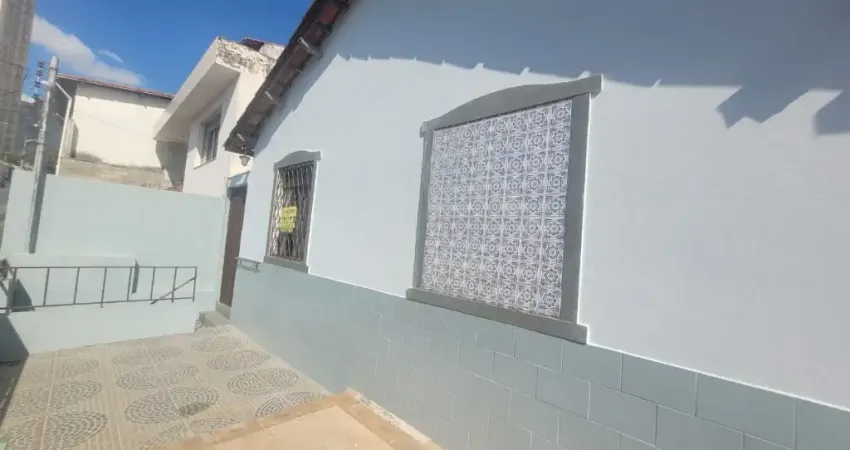 Casa com 2 quartos para alugar na Rua Meyer, 547, Alto Caiçaras, Belo Horizonte