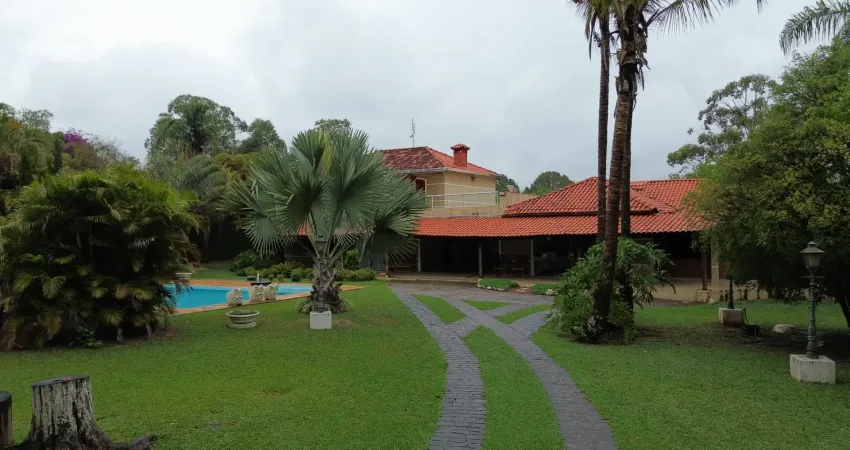 Linda Chácara formada em condomínio de alto padrão em ITU - SP.