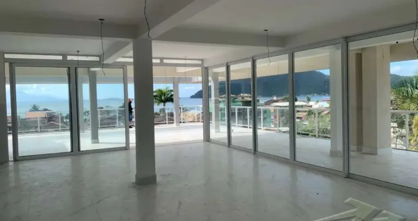 Ubatuba, Itaguá - Belíssima Cobertura com 500 m2. de área útil e vista para mar.