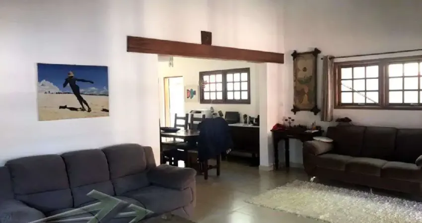 Ubatuba, Itaguá - Casa de 04 dormitórios (01 suíte), com terreno de 300 m2.