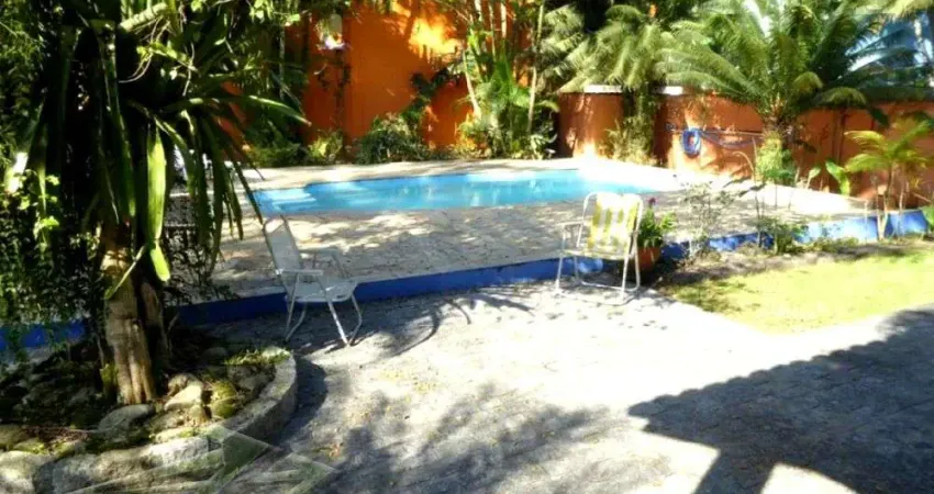 Ubatuba, Perequê - Mirim - Linda casa com piscina, com terreno de 1.000m2.