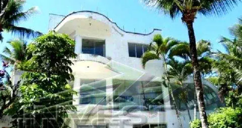 Ubatuba, Ponta das Toninhas - Casa bem localizada com vista total para mar e praia, terreno com 1.000m2.