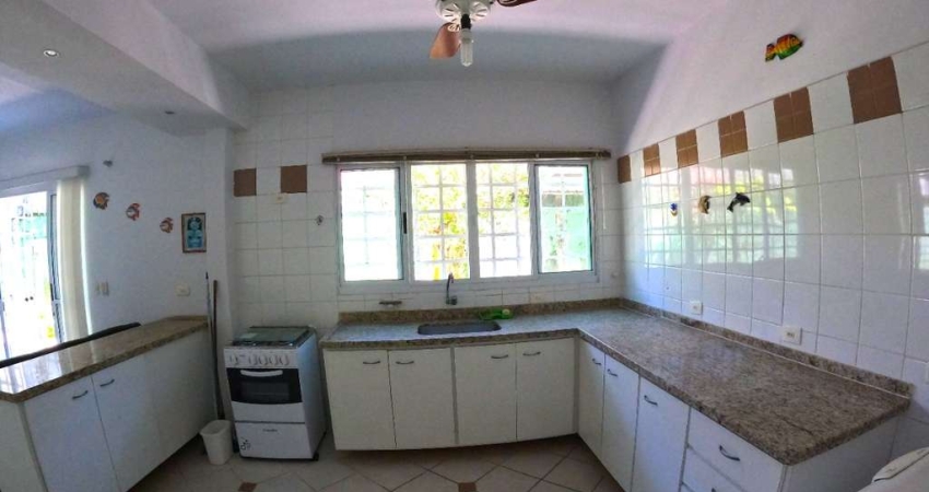 Ubatuba, Itaguá- Casa com 3 suítes a 100 mts. da orla