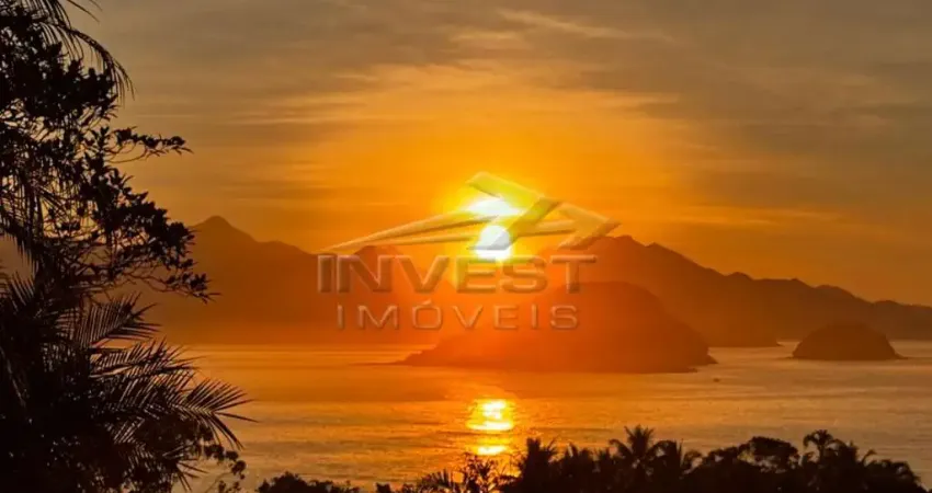 Ubatuba - Paraíso Particular na Praia do Felix - Casa com 3 suítes, Costeira com Estilo Colonial com 3 Lotes sem vizinhos próximos