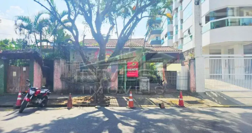 Ubatuba, itaguá - casa com 03 dormitórios (01 suíte), próximo a orla da praia.