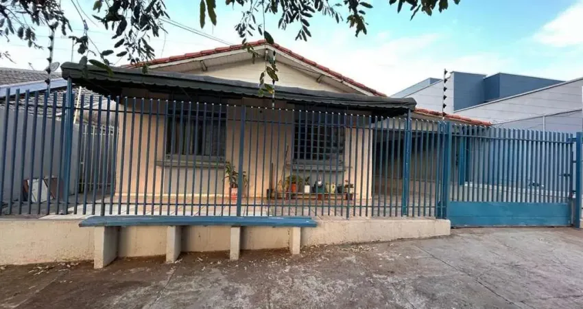 Casa a venda no bairro parque avenida - terreno inteiro 300m2