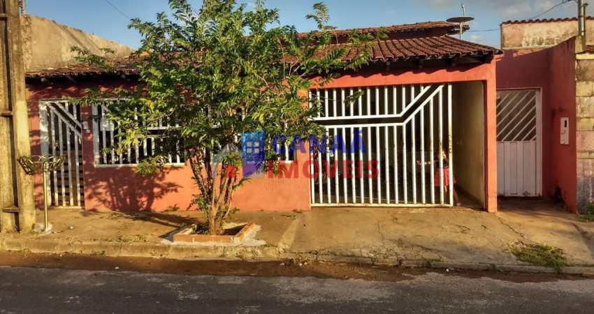 VENDO/ TROCO Casa 3 quartos + sobrado bairro planalto
