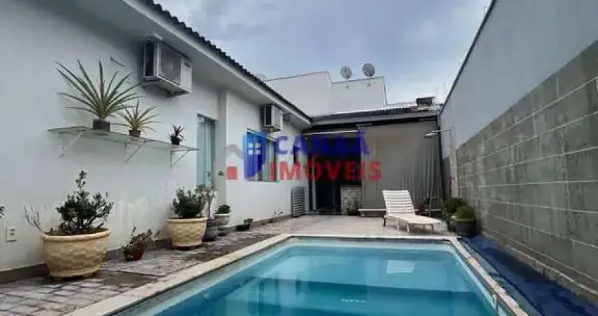 Casa  3 suítes c/ piscina aquecida área nobre Bairro Santa Mônica
