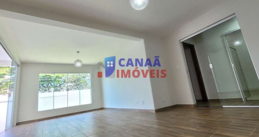 Casa térrea 3 quartos, 1 suíte e 2 demi suíte, lote 440m² (pega duas ruas)