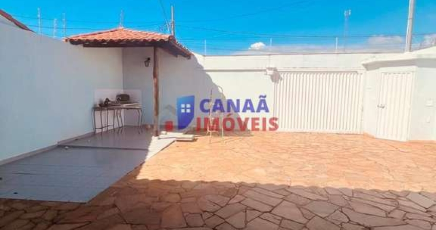 Casa 3 quartos, 1 suíte, bairro Nova Uberlândia