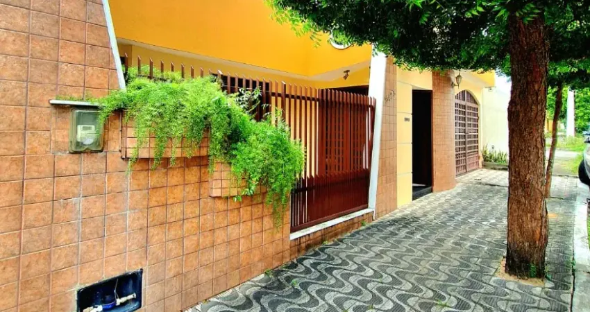 Casa com 4 quartos à venda na Avenida Dão Silveira, 450, Candelária, Natal