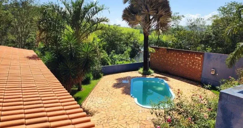 Chácara de luxo em condomínio: 4 quartos, 3 suítes, 220m² na Área Rural de Uberlândia-MG. Venha conferir!