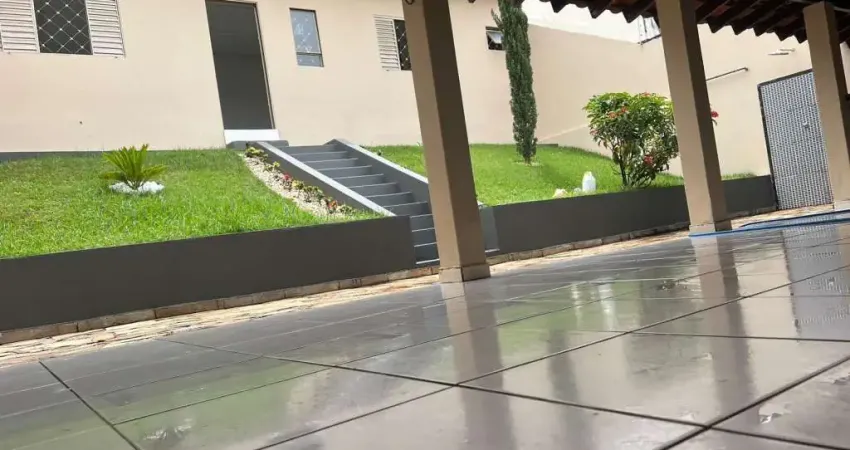 Casa com 3 quartos à venda na Cidade Jardim, Uberlândia 