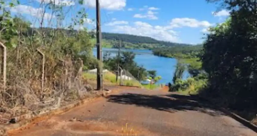 Venha conhecer o paraíso na Chácara Miranda 4! Casa recém construída em um condomínio esmeraldas, com ruas totalmente asfaltadas, fornecimento de energia elétrica e água individualizados. Com um terre