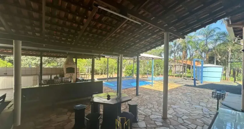 Chácara de Luxo em Condomínio: 4 Quartos, 2 Banheiros em Chácaras Eldorado, Uberlândia-MG
