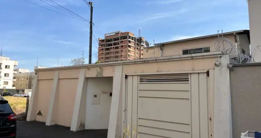 Casa com 3 quartos à venda no Santa Mônica, Uberlândia 