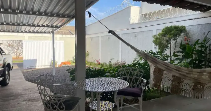 Imóvel de alto padrão à venda em Uberlândia-MG: Casa com 3 quartos, 1 suíte, 1 sala, 3 banheiros, 5 vagas, 250m² na Cidade Jardim.